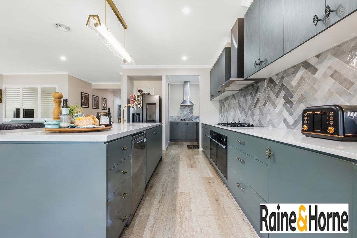 7 Sasha Crescent — photo 8 of 26