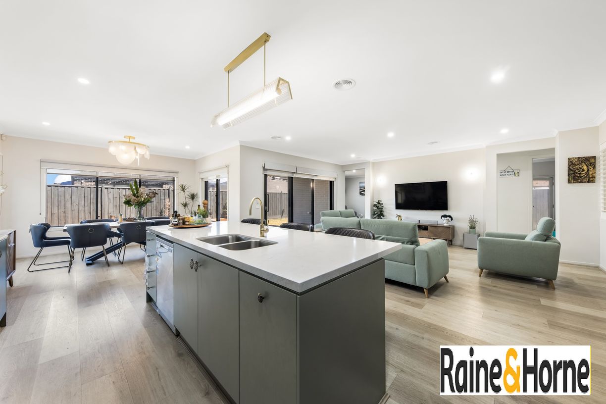 7 Sasha Crescent — photo 9 of 26