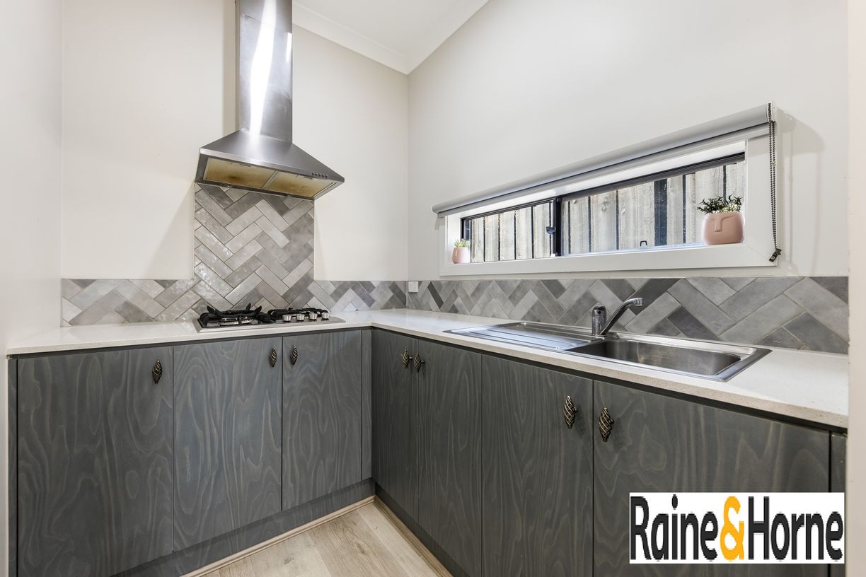 7 Sasha Crescent — photo 10 of 26