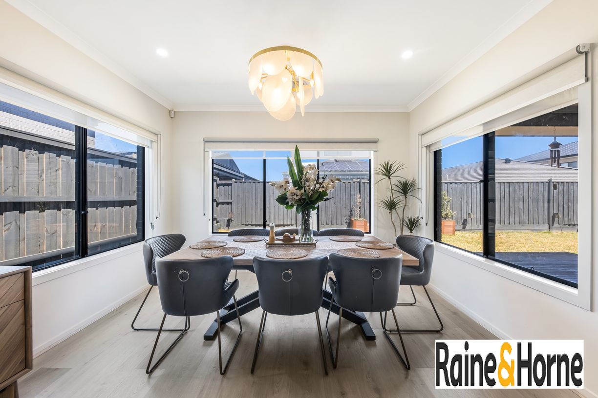 7 Sasha Crescent — photo 12 of 26