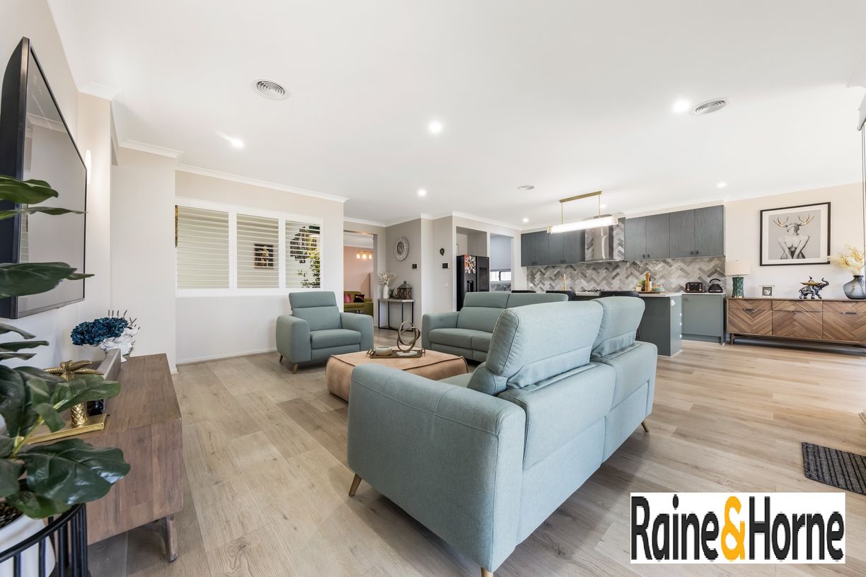 7 Sasha Crescent — photo 14 of 26
