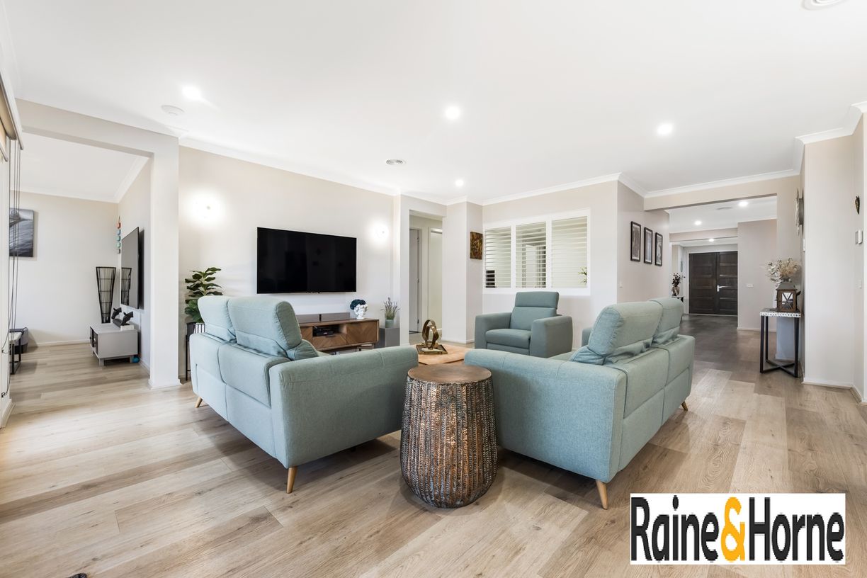 7 Sasha Crescent — photo 17 of 26