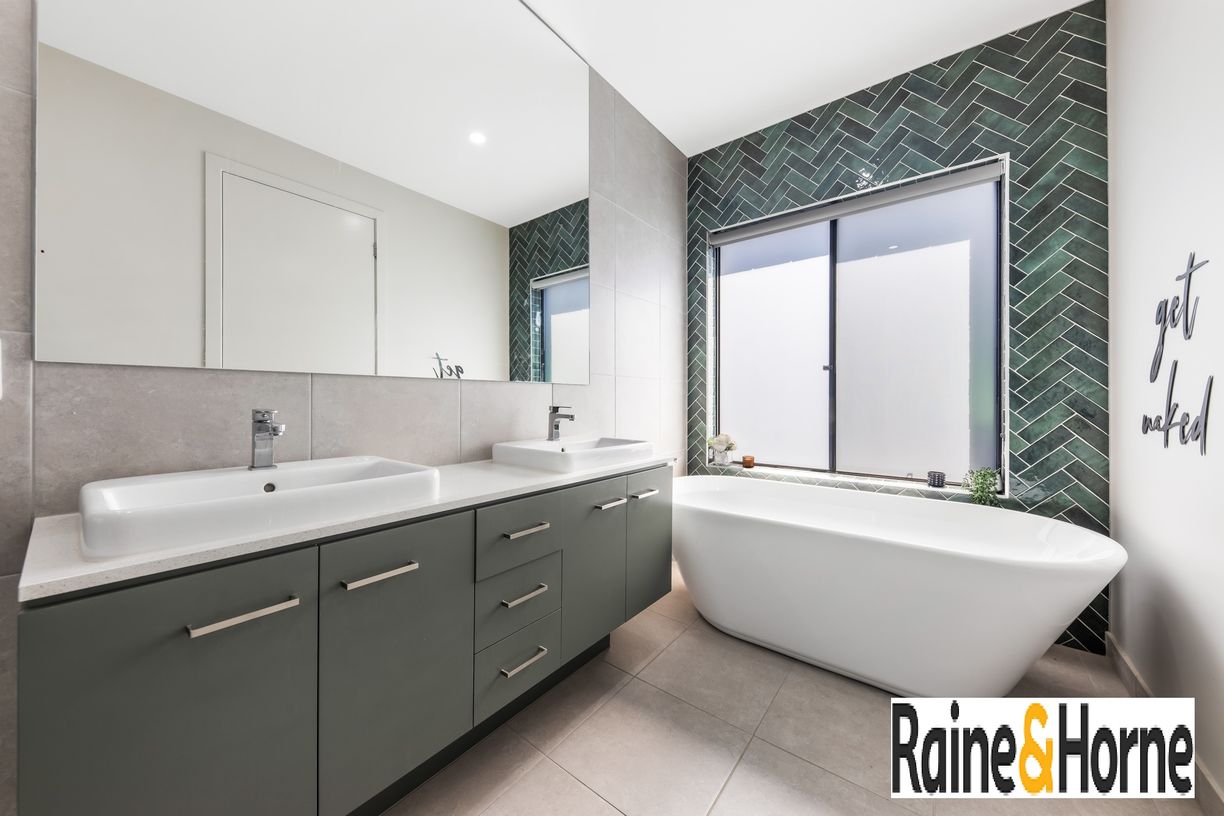 7 Sasha Crescent — photo 20 of 26