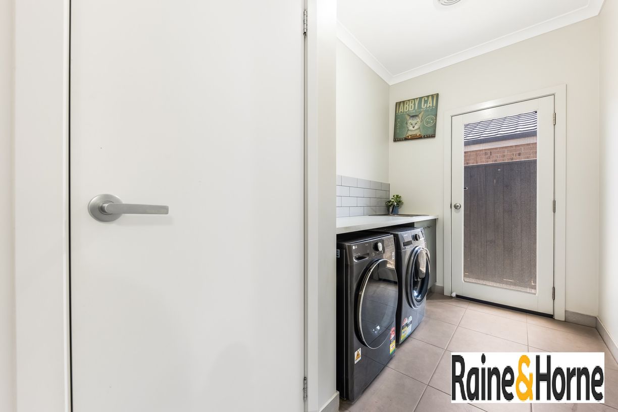 7 Sasha Crescent — photo 24 of 26