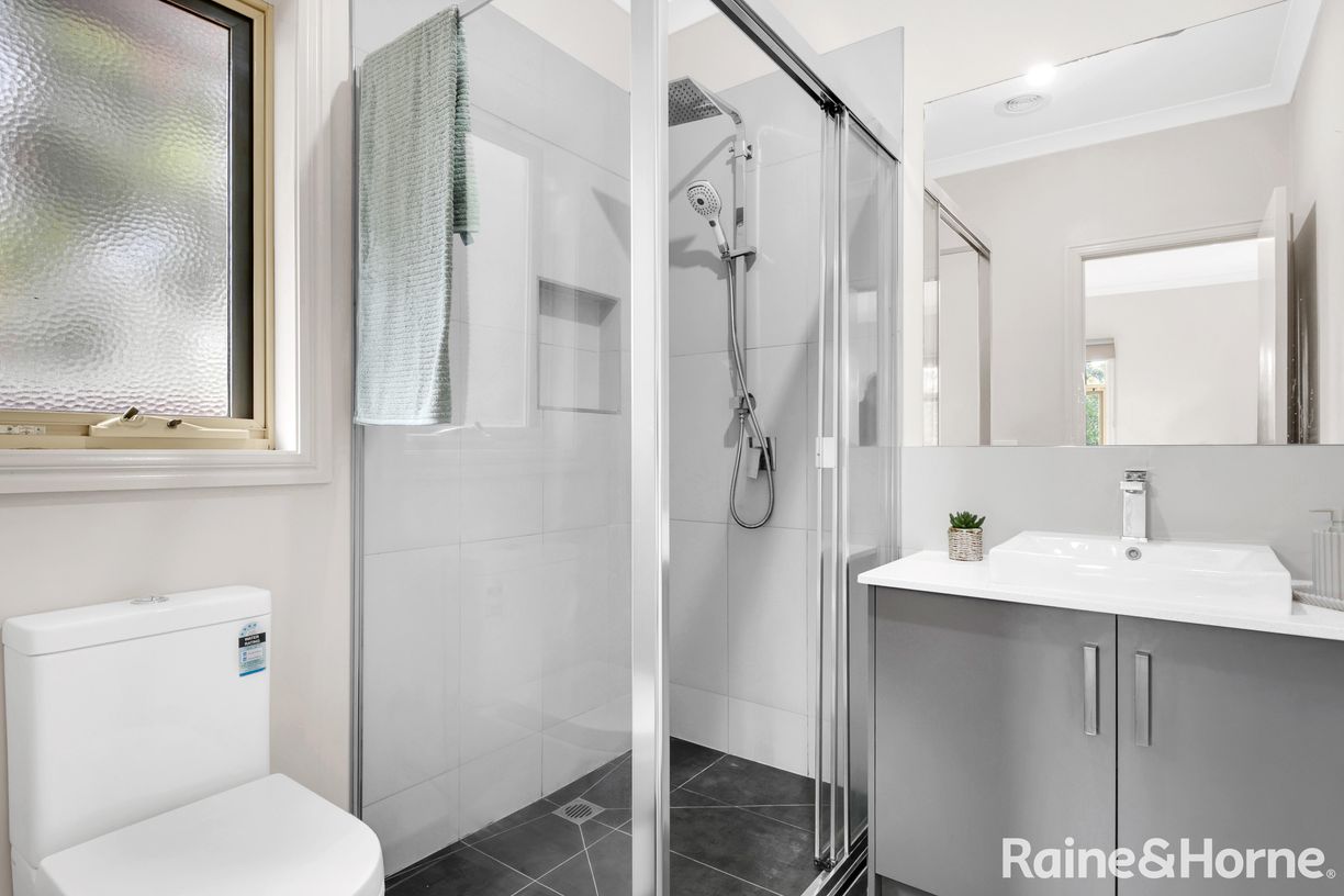 25 Eaglehawk Boulevard — photo 18 of 28