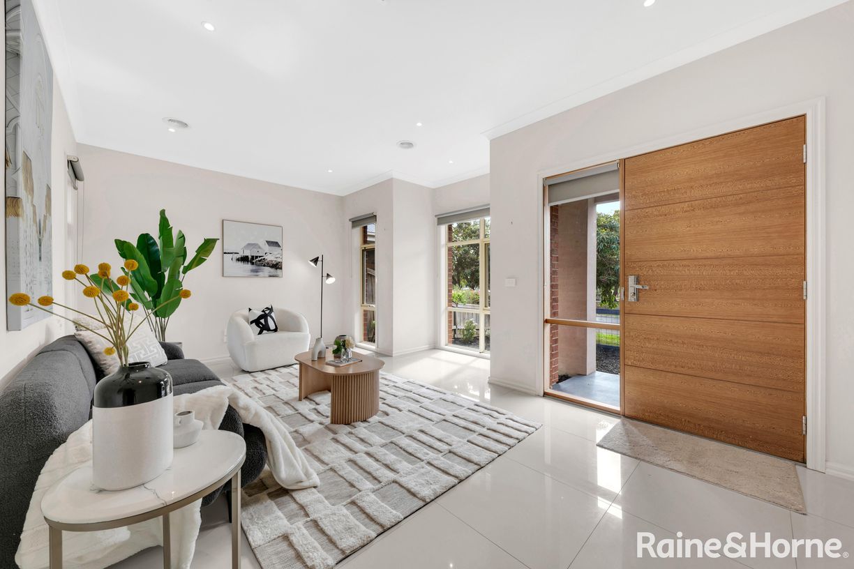 25 Eaglehawk Boulevard — photo 2 of 28