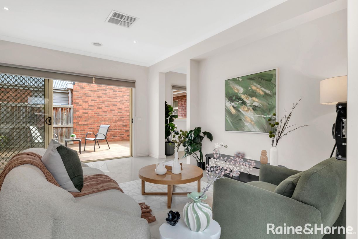 25 Eaglehawk Boulevard — photo 9 of 28