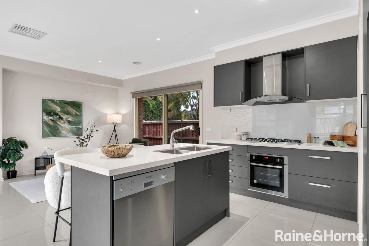 25 Eaglehawk Boulevard — photo 13 of 28