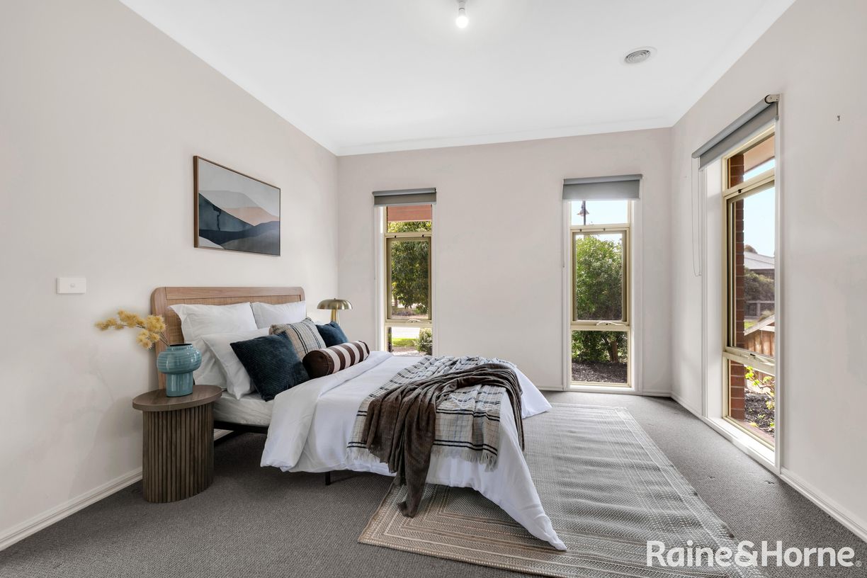 25 Eaglehawk Boulevard — photo 16 of 28