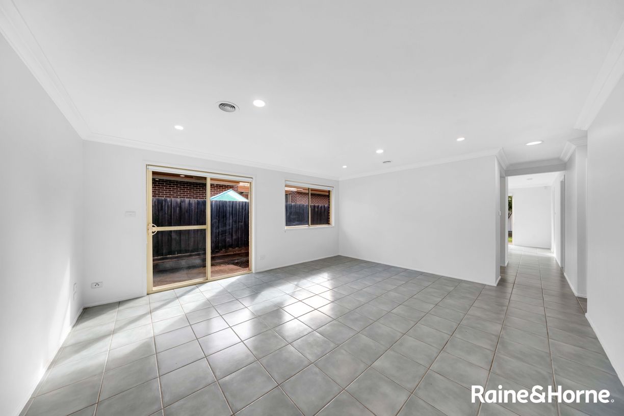 35 Berthon Crescent — photo 3 of 21