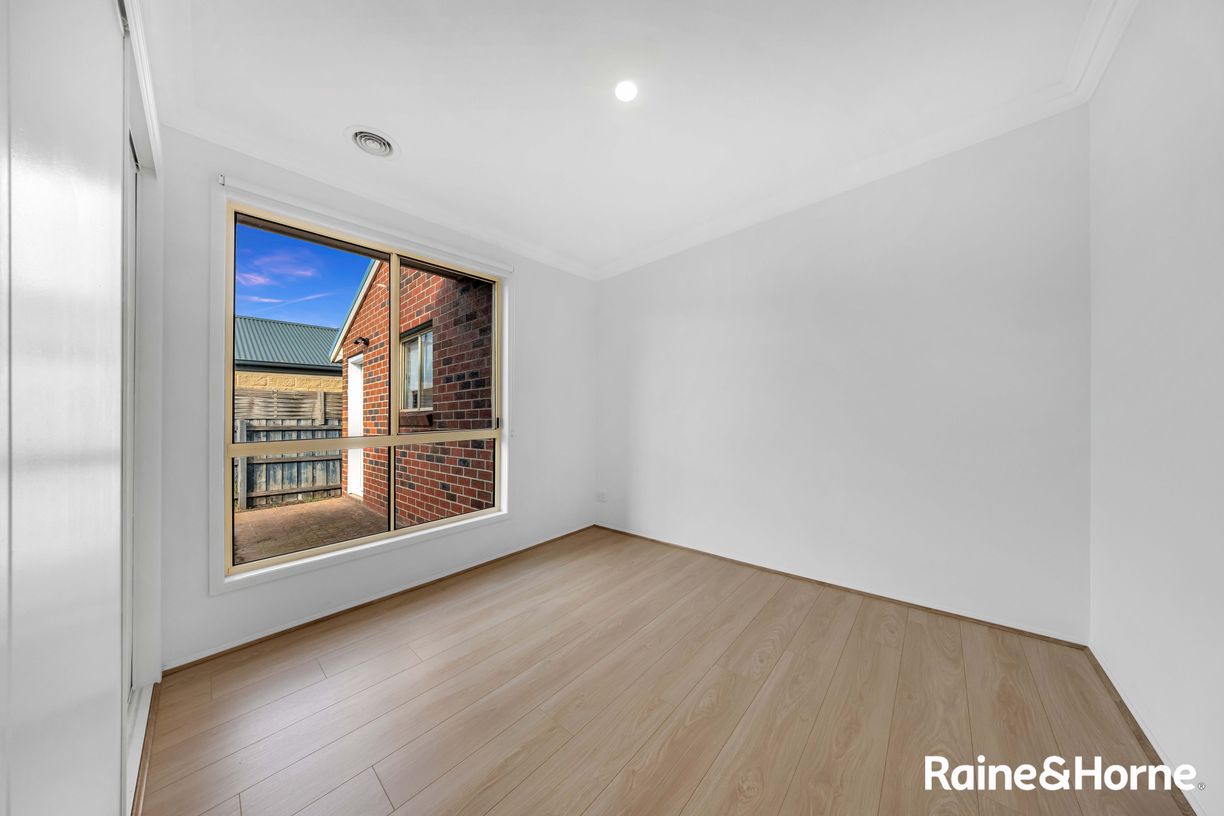 35 Berthon Crescent — photo 11 of 21