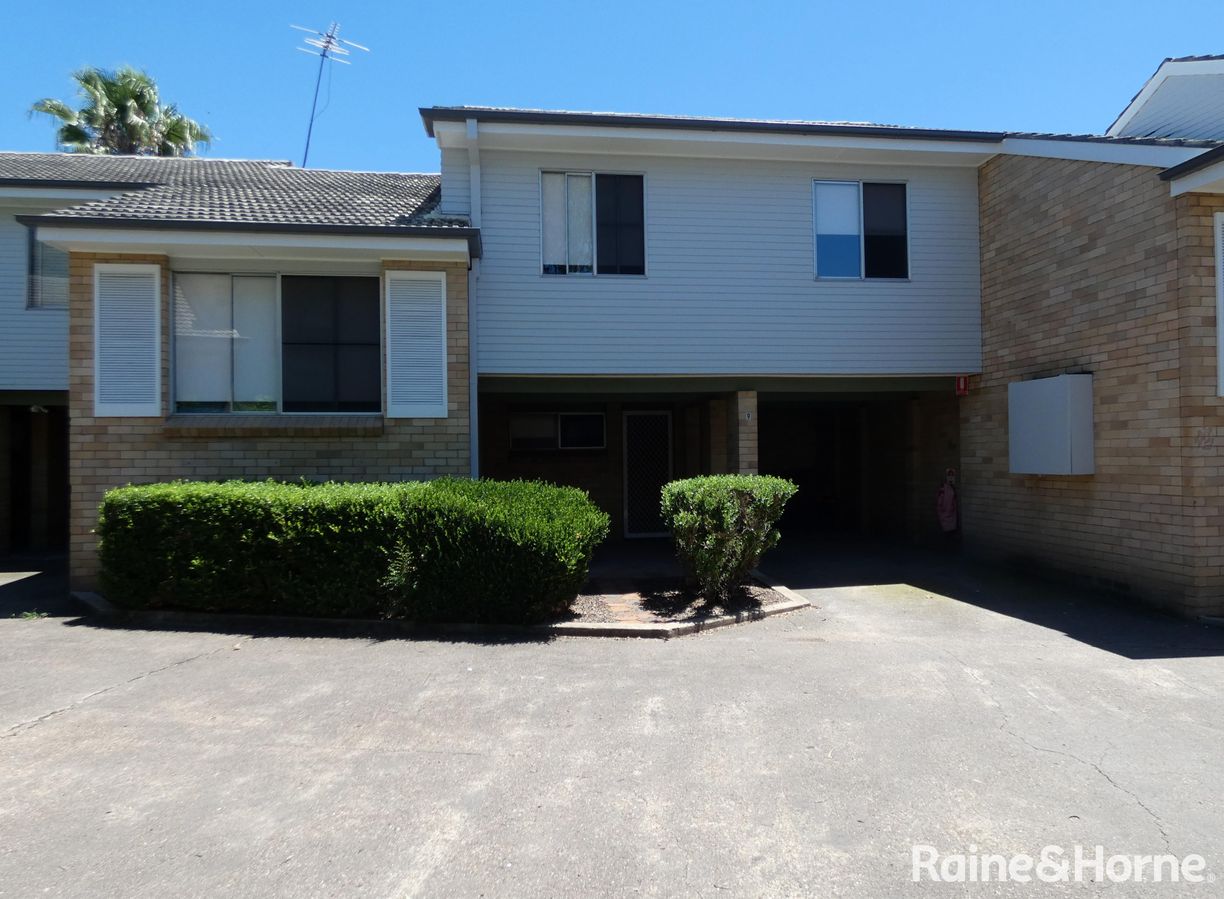 9/15 Balo Street — photo from Raine & Horne Moree