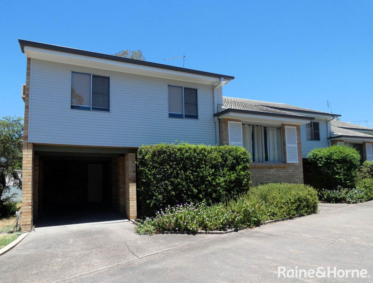 1/15 Balo Street — photo from Raine & Horne Moree