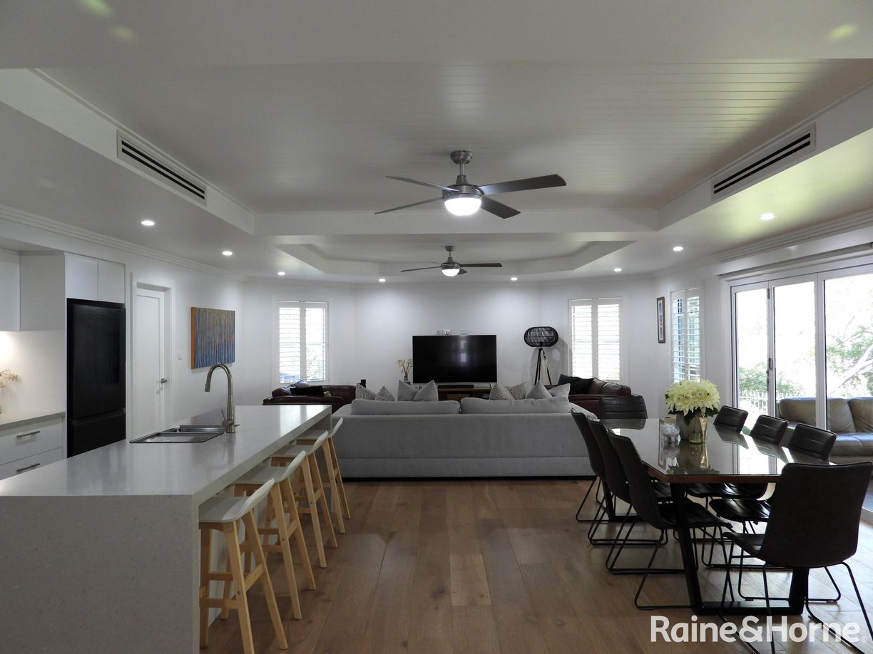 7 Urallie Place — photo 3 of 11