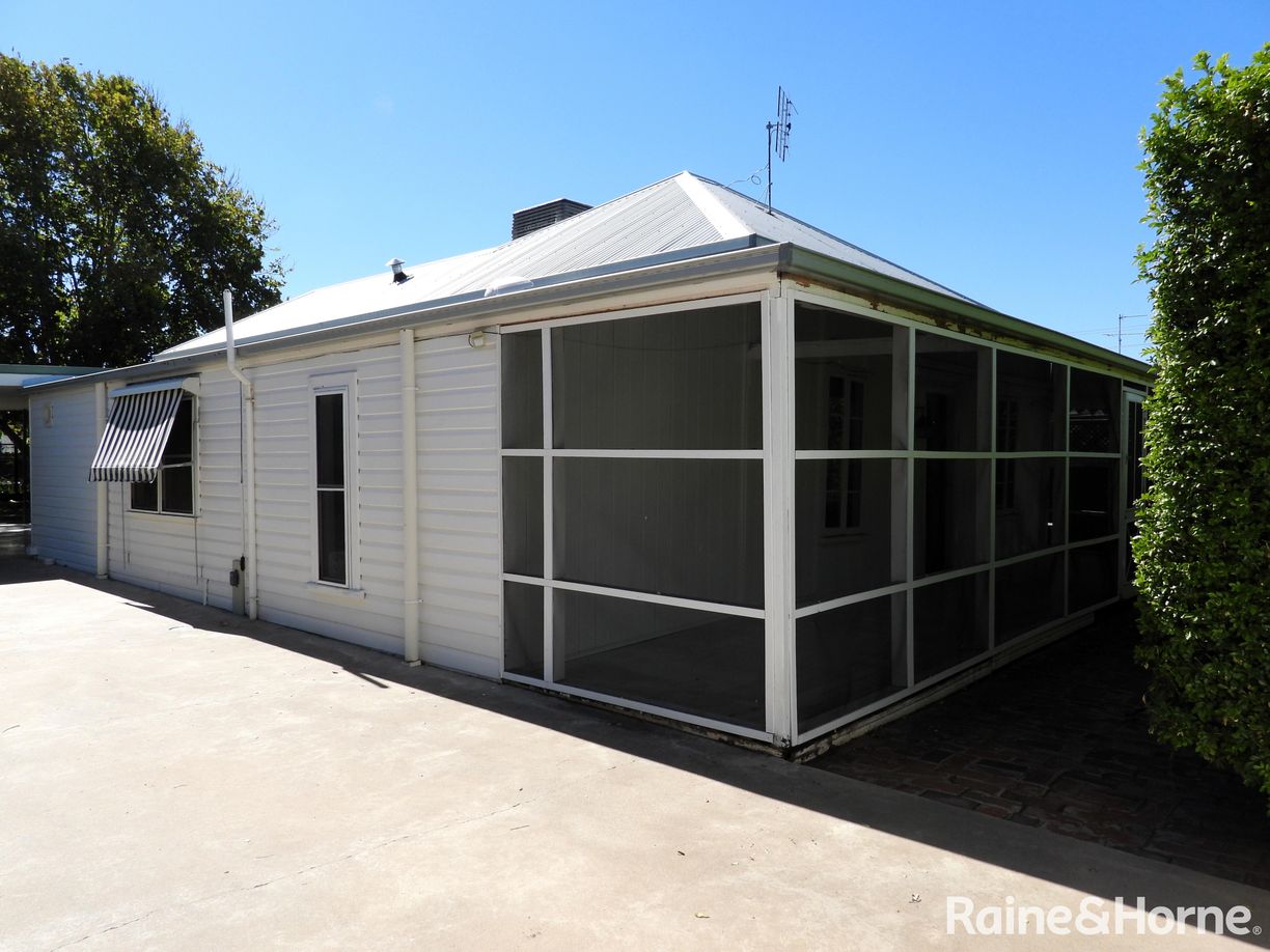 1 Dobbie Street — photo 2 of 24