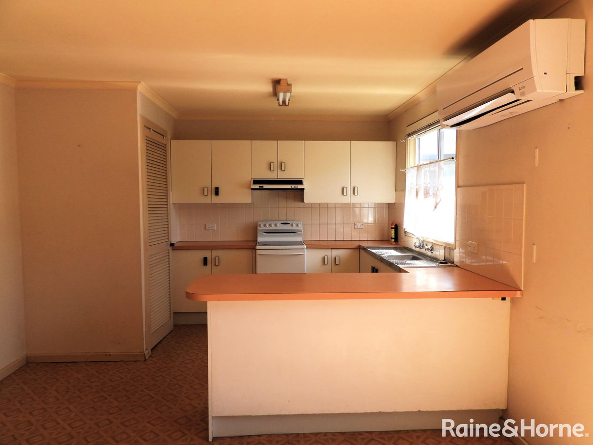 8 Broadwater Place — photo 4 of 11