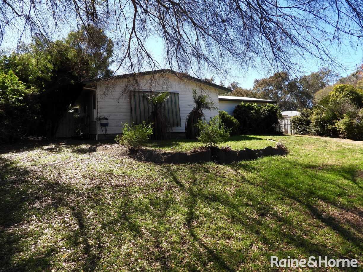 8 Broadwater Place — photo from Raine & Horne Moree