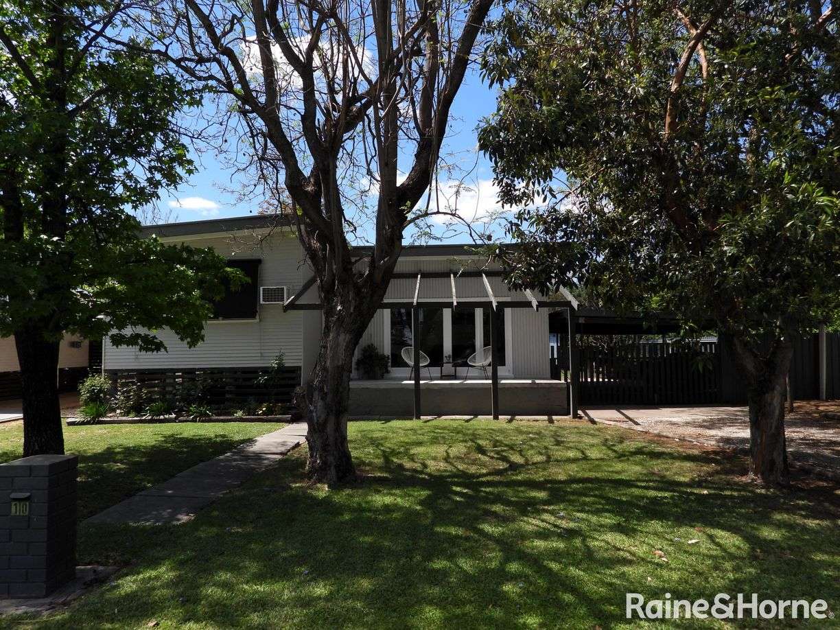 10 Lucksall Street — photo from Raine & Horne Moree