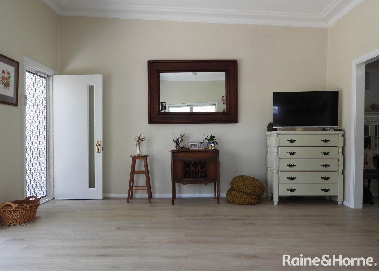 10 Lucksall Street — photo 4 of 20