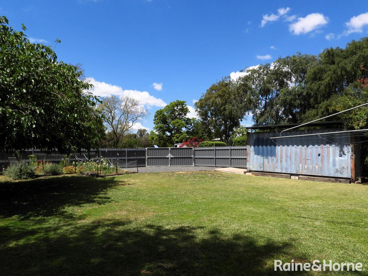 10 Lucksall Street — photo 18 of 20