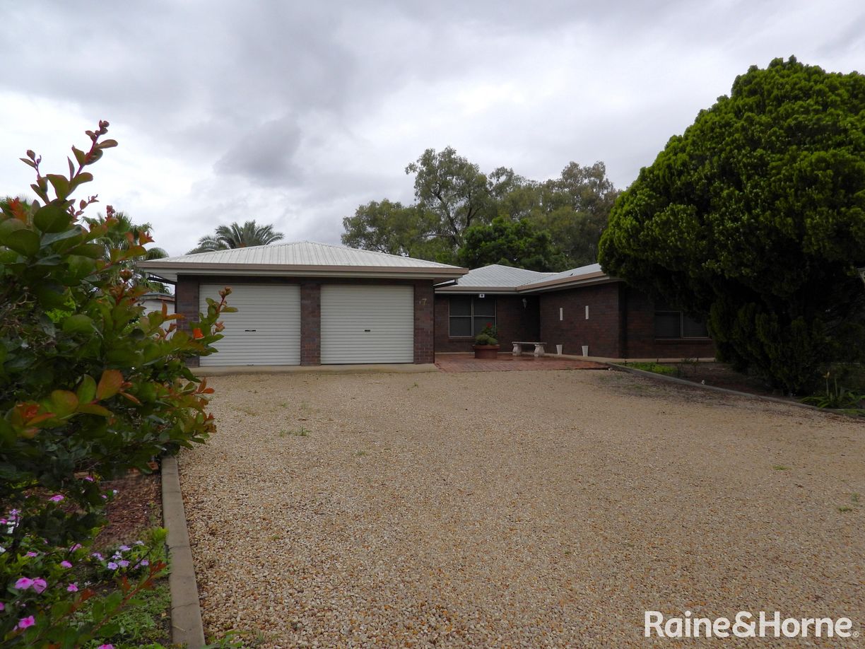 7 Broadwater Place — photo from Raine & Horne Moree