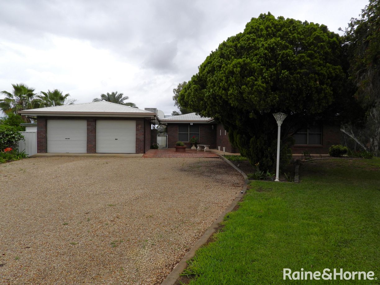 7 Broadwater Place — photo 2 of 22