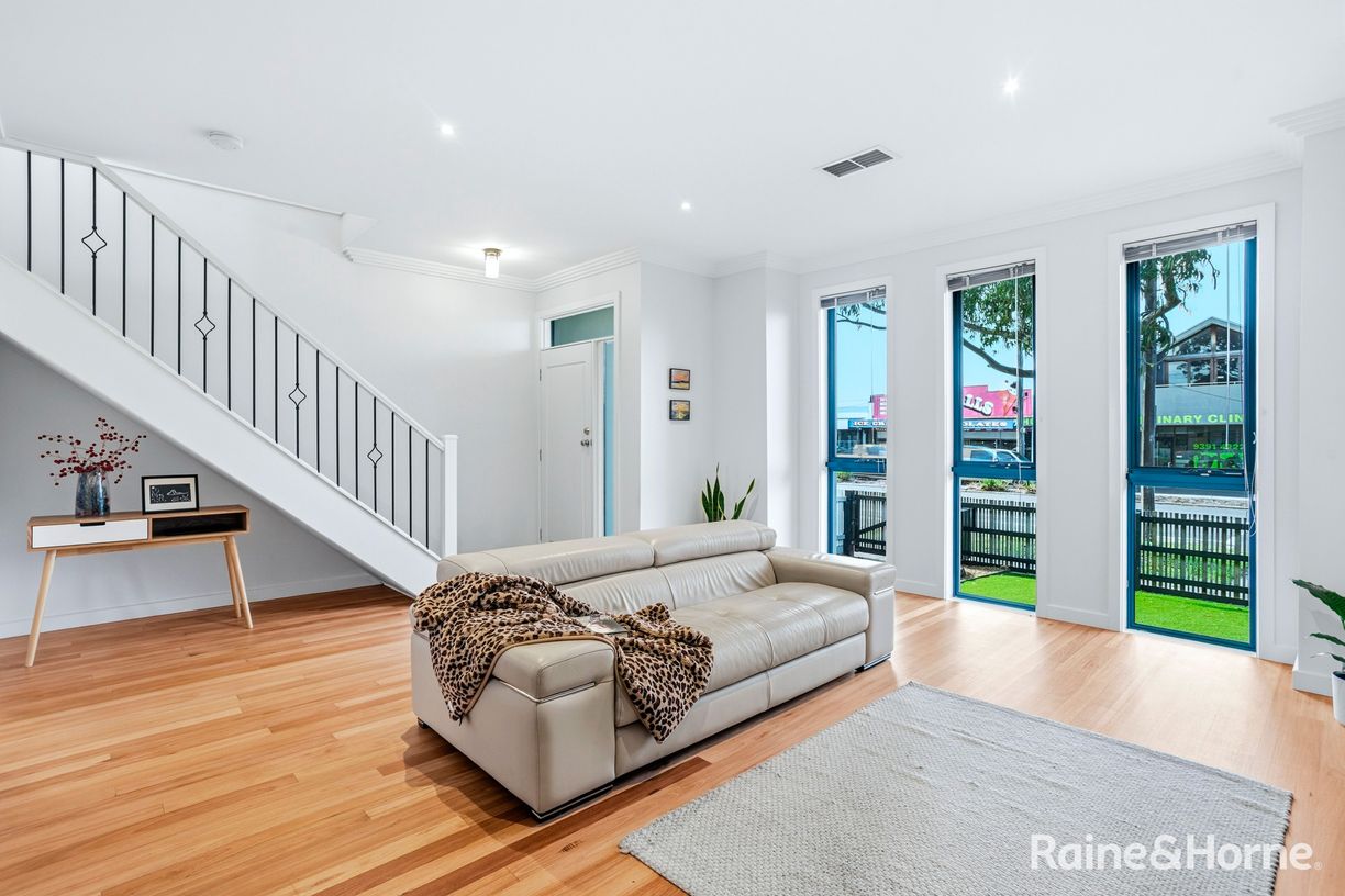 305 Melbourne Road — photo 2 of 19