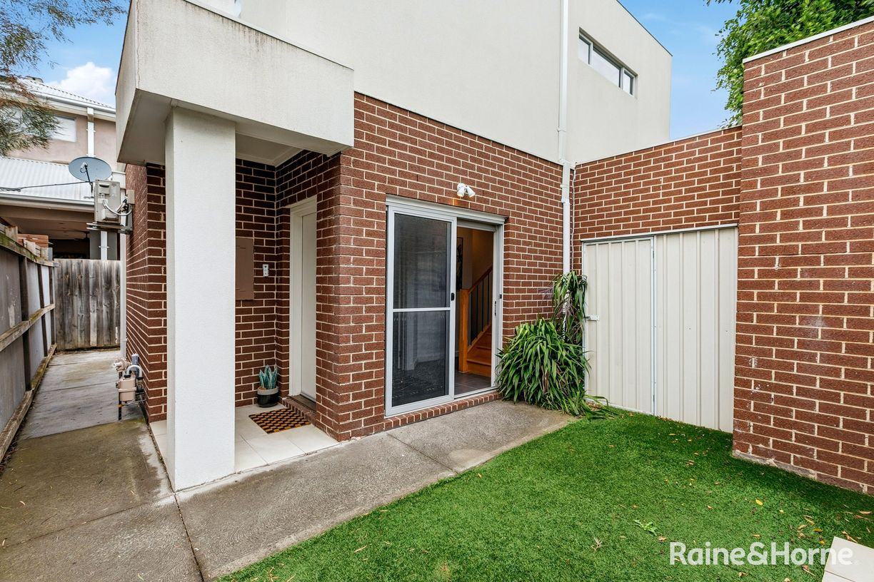 1 Brunel Street — photo 10 of 16