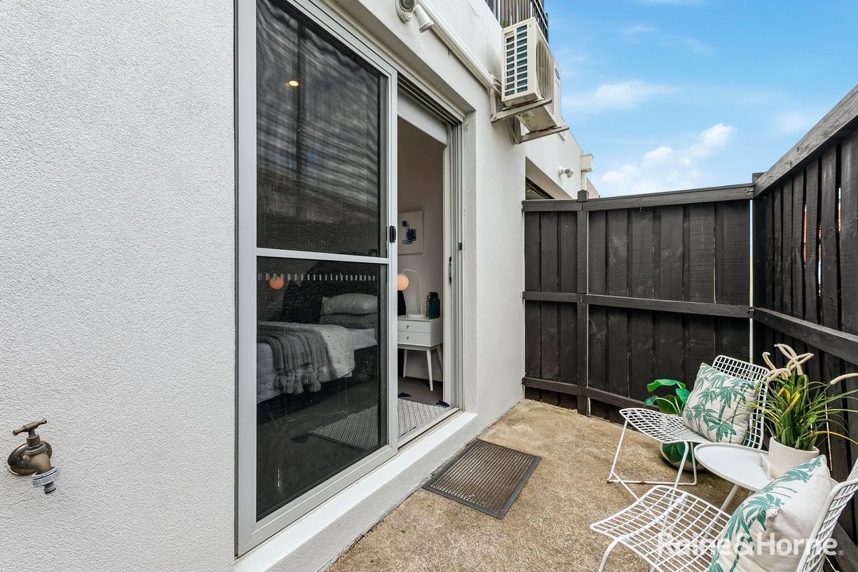 1 Brunel Street — photo 14 of 16