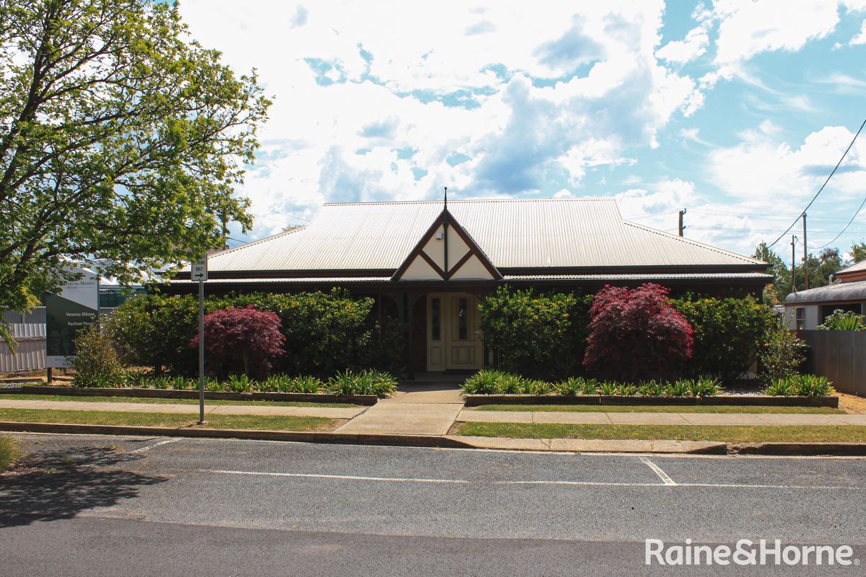 11 Short Street, GRENFELL, NSW 2810 Raine & Horne Young / Grenfell