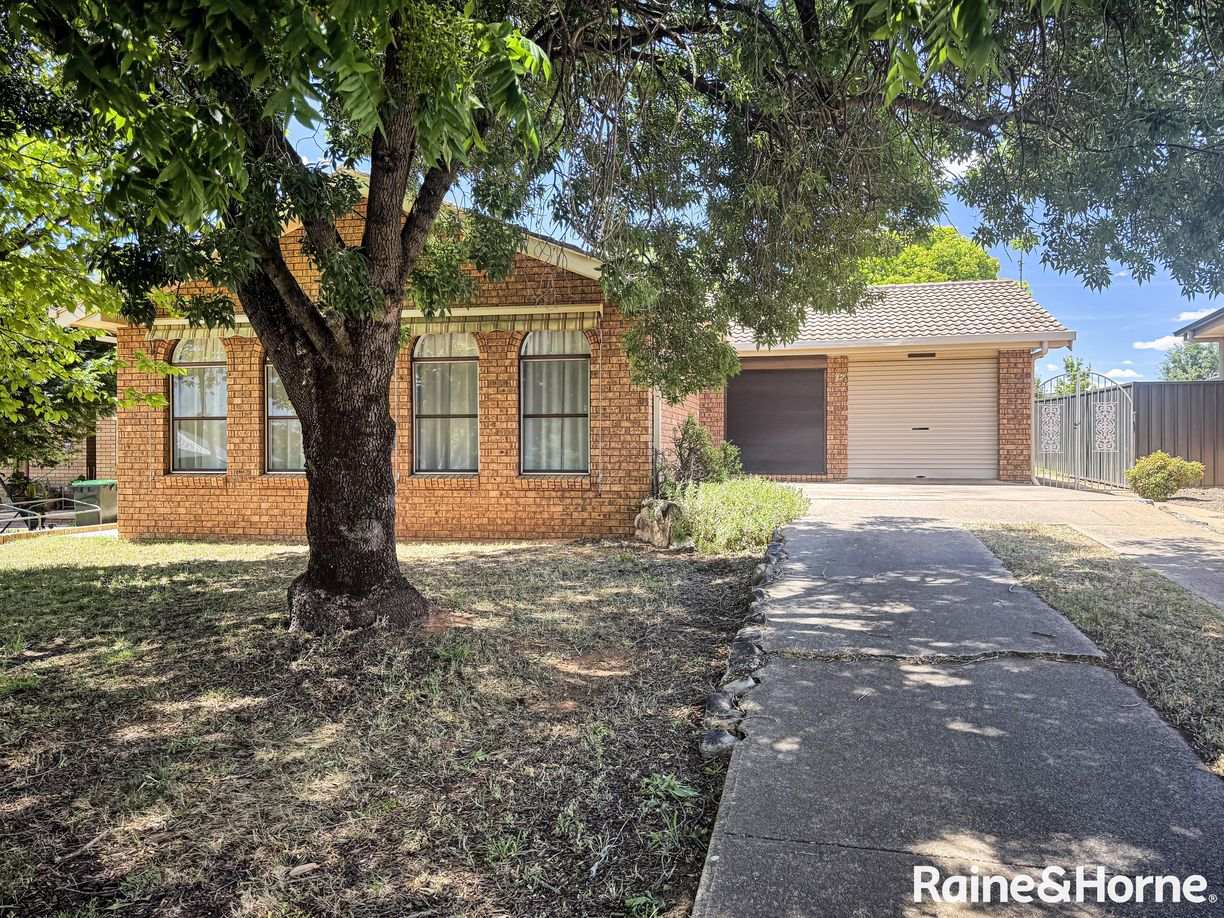 32 Dwyer Drive, Young NSW 2594
