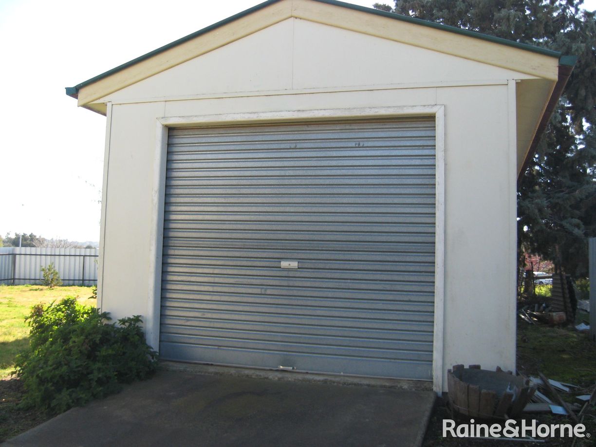 2 Lachlan Close — photo 8 of 10