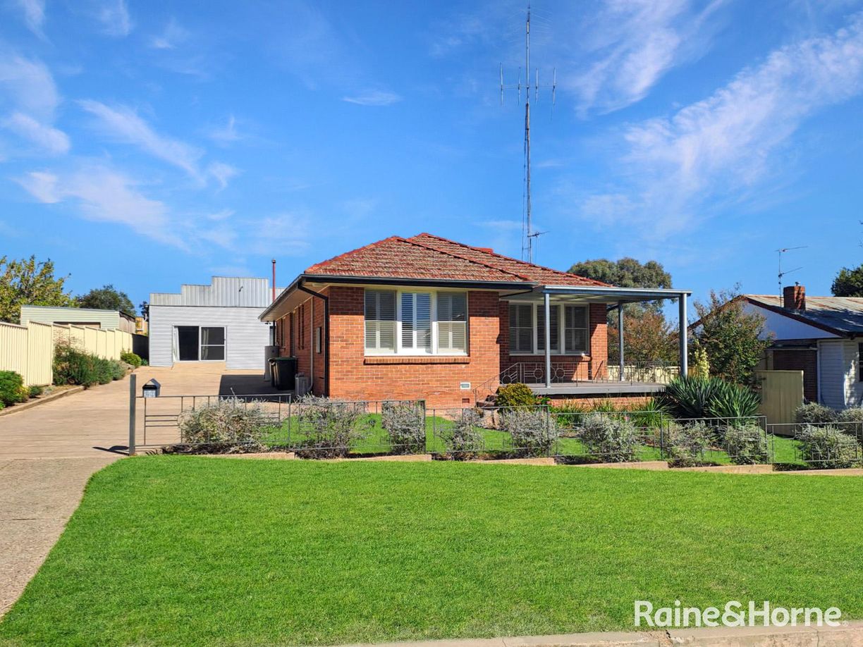 20 Karabah Avenue, Young NSW 2594
