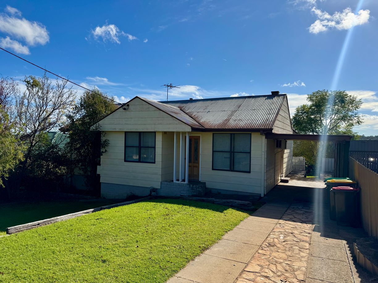 13 Clifton Street, Young NSW 2594