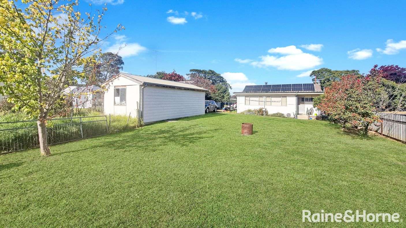 2 Lachlan Close — photo 9 of 10