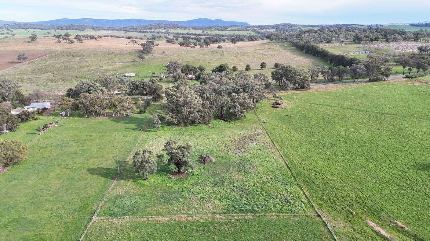 600/Henry Lawson Way — photo from Raine & Horne Young