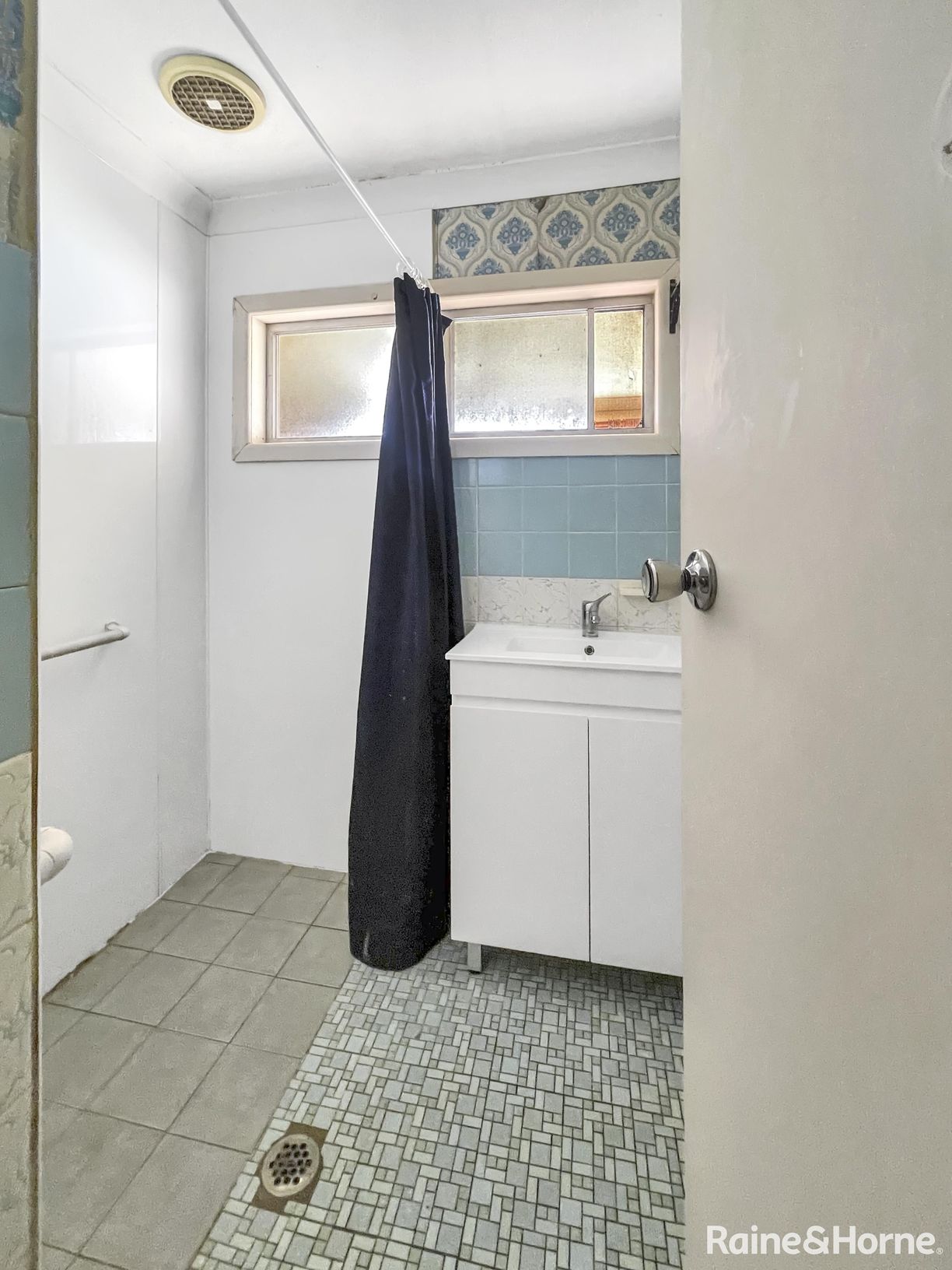 2 Lachlan Close — photo 3 of 10