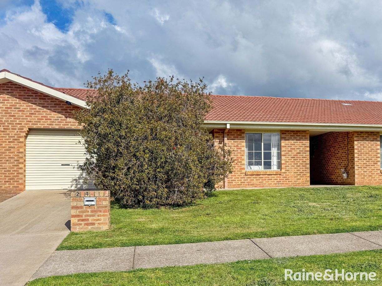 2/40 Gordon Street — photo from Raine & Horne Young