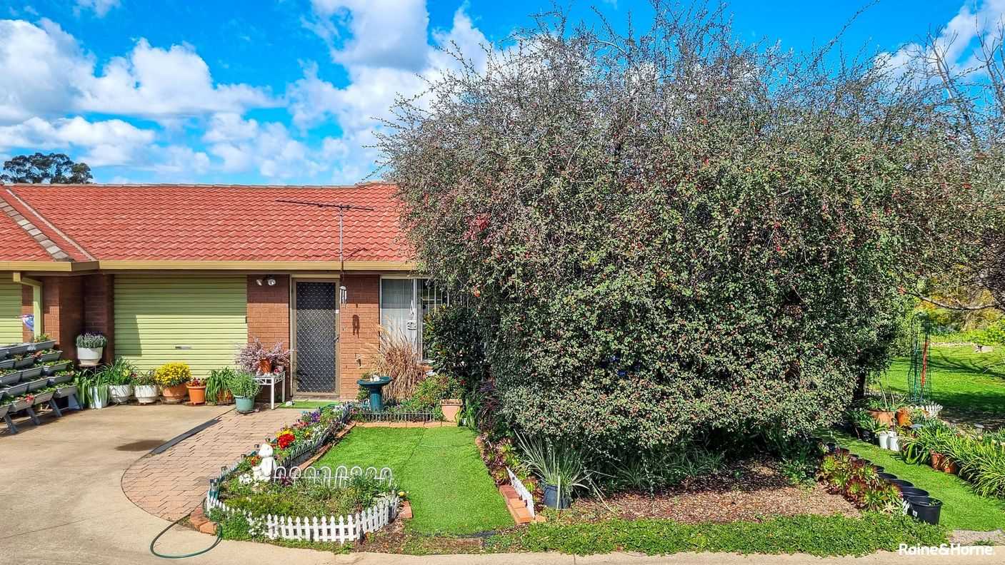 1/61 Blackett Avenue — photo from Raine & Horne Young