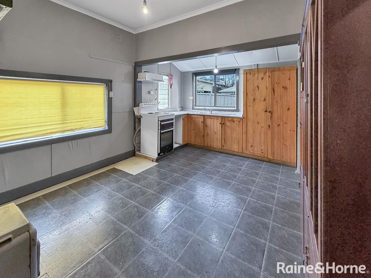 61 Thornhill Street — photo 5 of 12