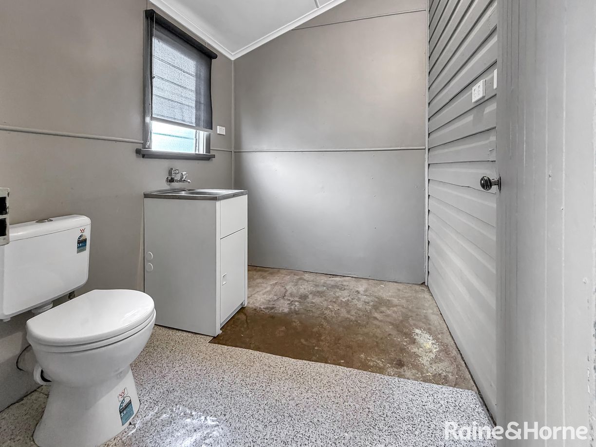 61 Thornhill Street — photo 11 of 12
