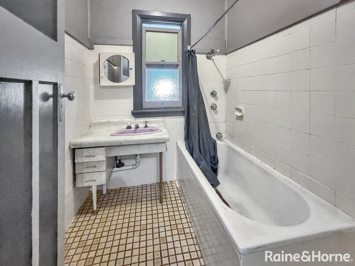 61 Thornhill Street — photo 9 of 12