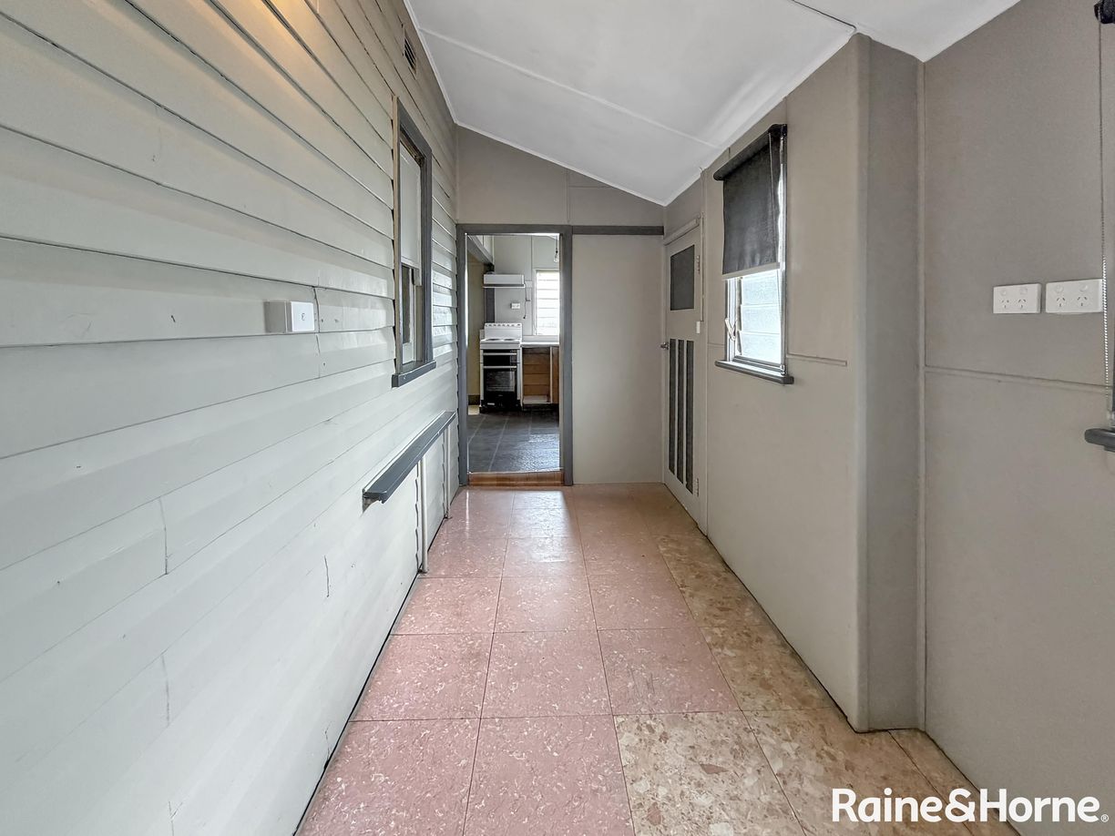 61 Thornhill Street — photo 10 of 12