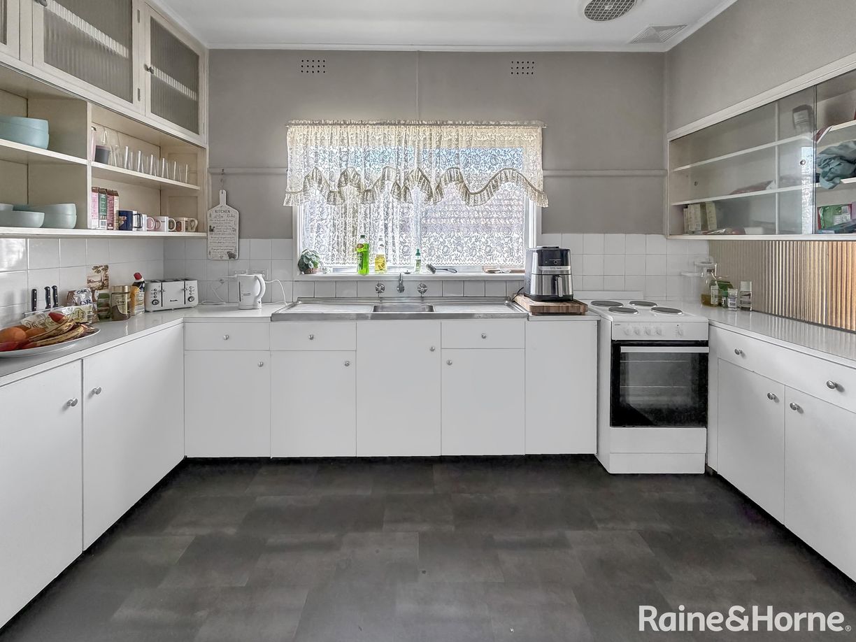 38 McLerie Street — photo 2 of 11