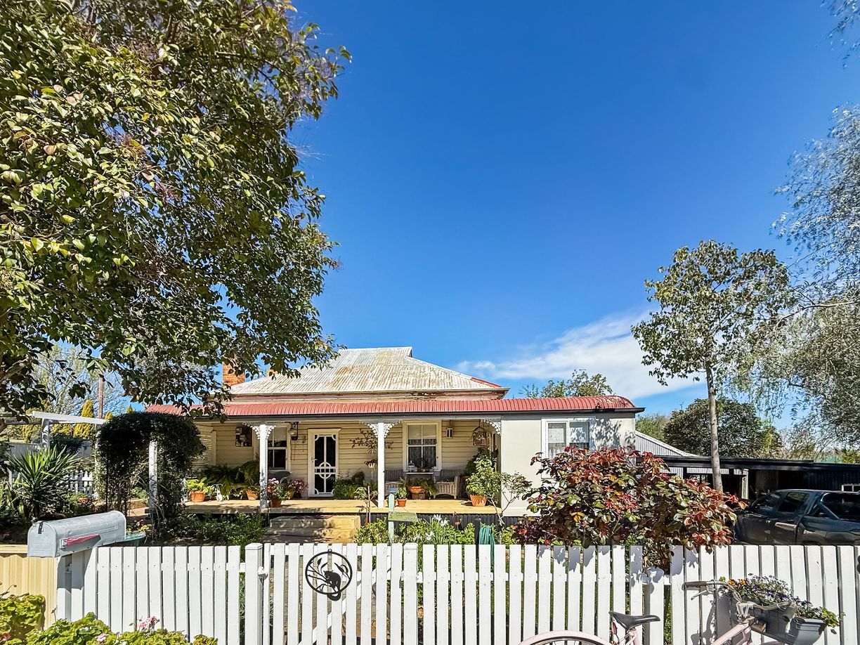 89 Cowra Road — photo from Raine & Horne Young