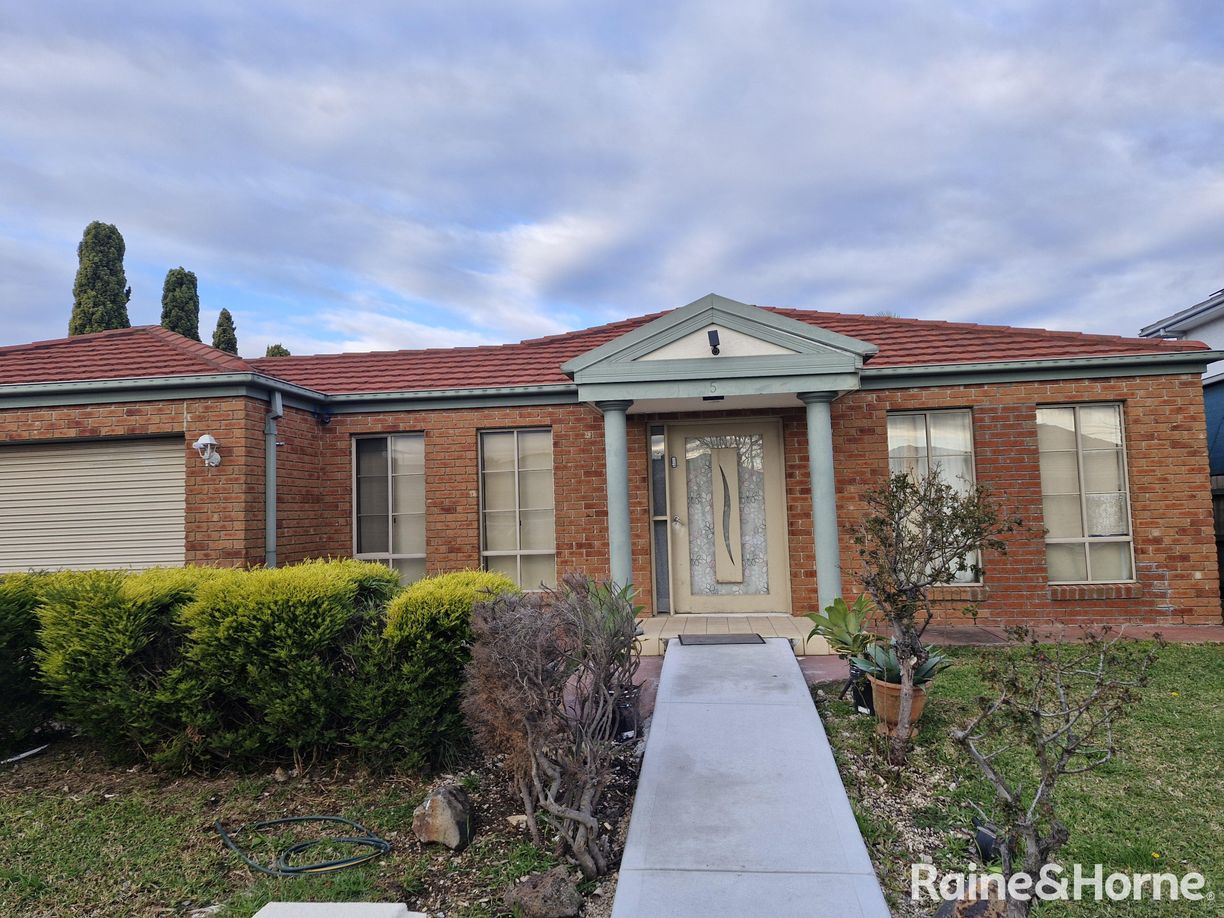 5 Rose Hedge Drive — photo 2 of 8