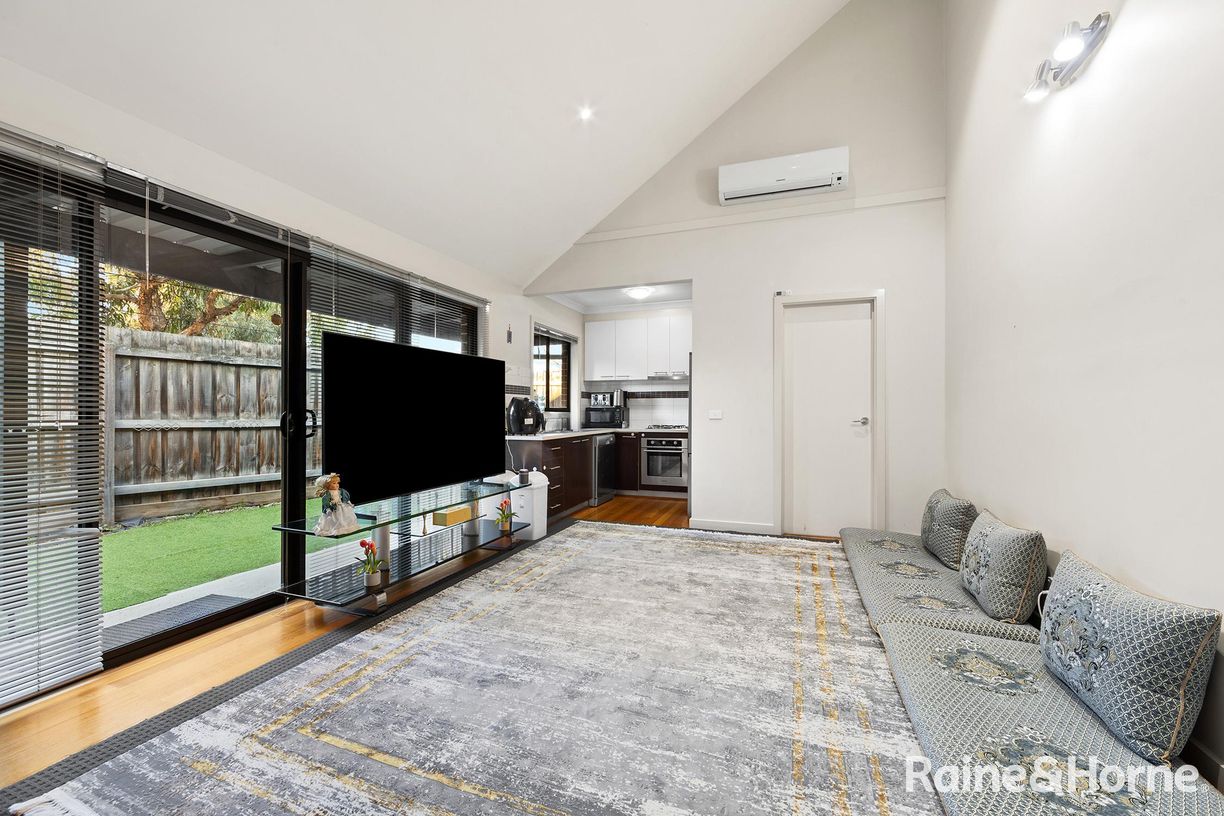 3/12 Emily Street — photo 2 of 13