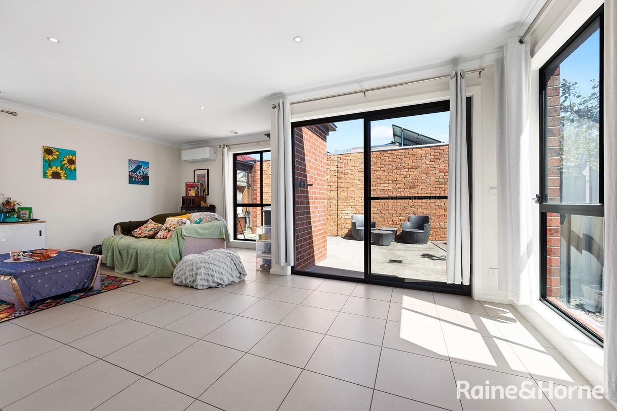 2/53 Shakespeare Dr — photo 5 of 14