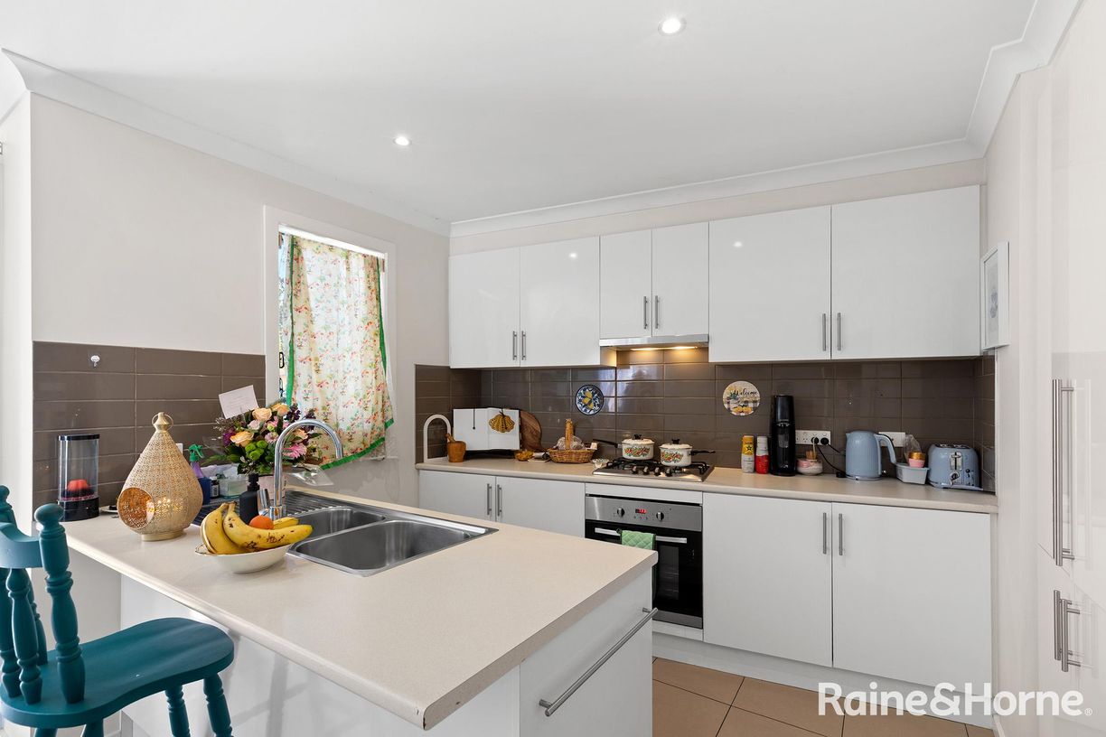 2/53 Shakespeare Dr — photo 3 of 14