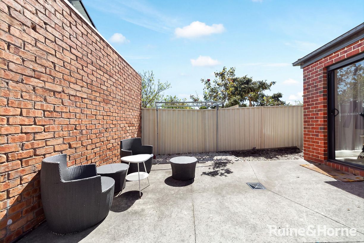 2/53 Shakespeare Dr — photo 10 of 14